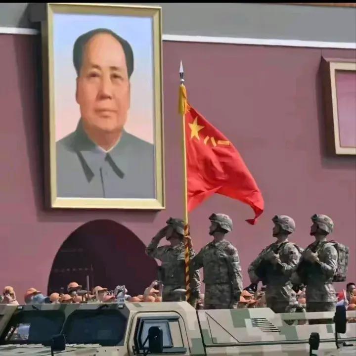 半世纪人流无声作答：民心是评判伟人最公正的法官
 
半个世纪岁月流转，风雨几度沧