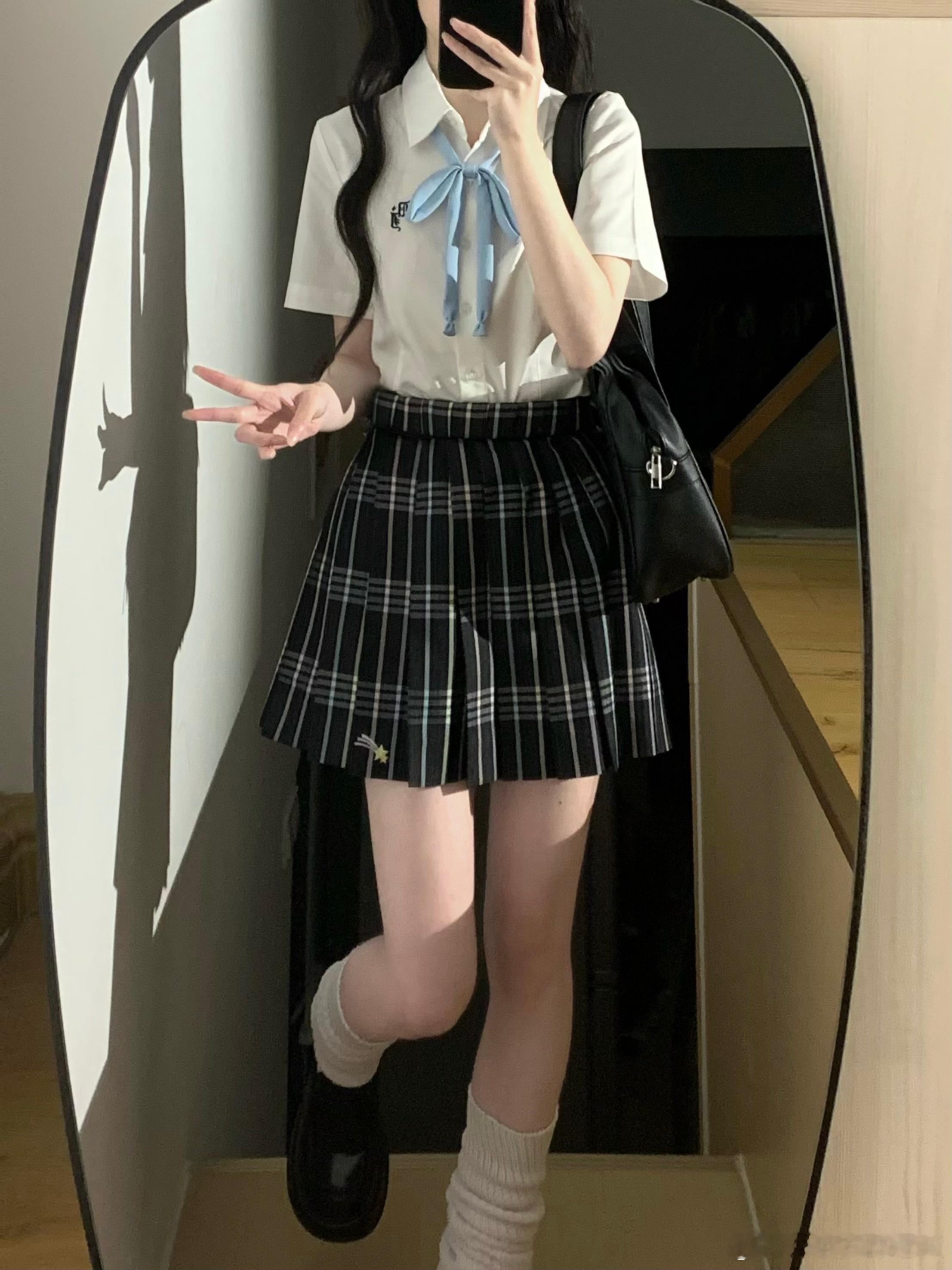 jk[超话]  好看的格子统治世界 (⩌⩊⩌)喜欢深格上衣：月华高下裙：彩虹格（