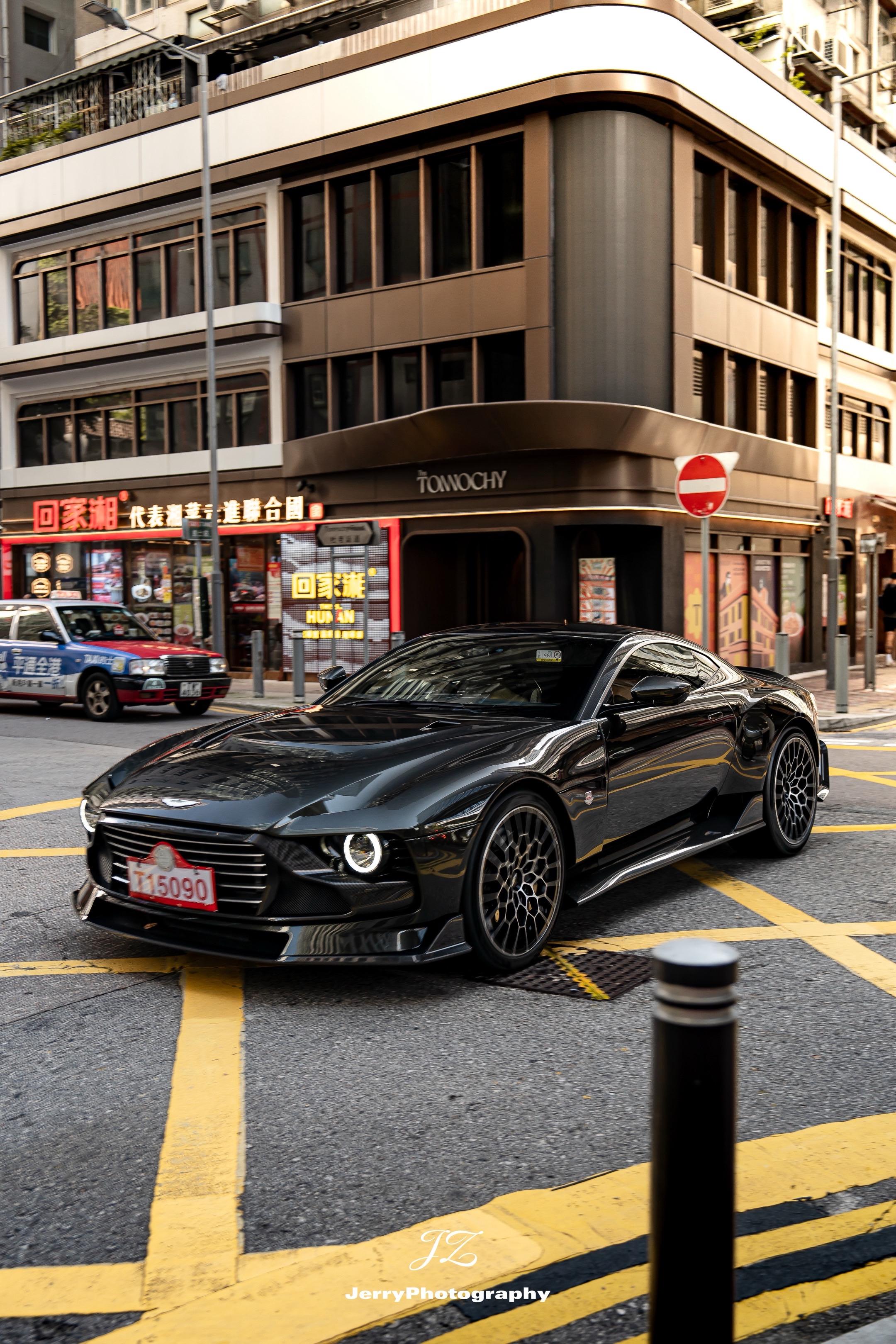 AstonMartin Valour.在港岛街头偶遇一台圆眼睛的暴力绅士！