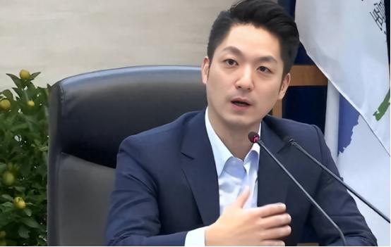 沈富雄预言：赖清德必连任 蒋万安2032年对决陈其迈
 
很多人都在讨论2028