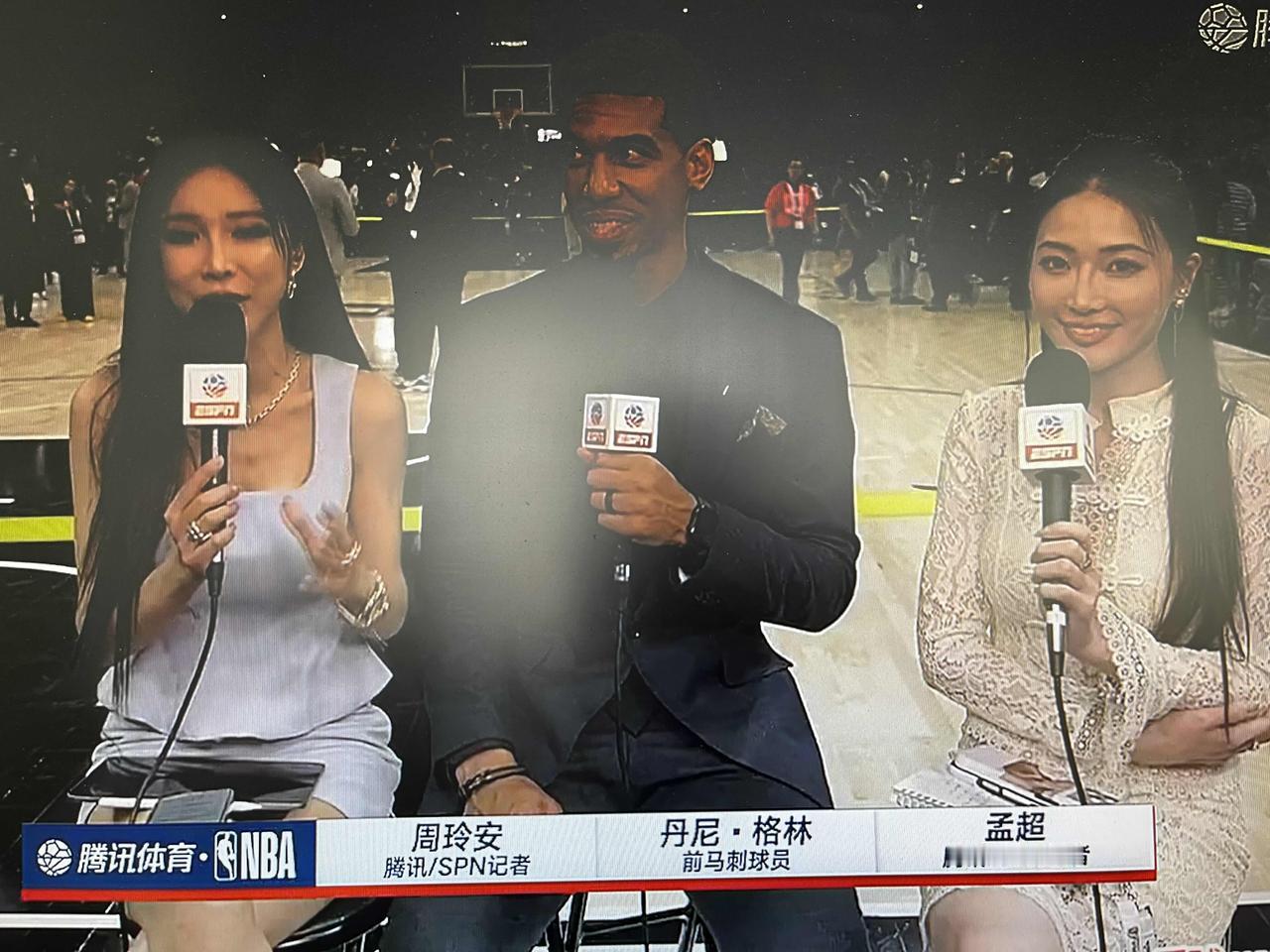 前NBA总冠军成员丹尼-格林说本场比赛有点“ugly”（丑陋）。
文班离场时也直