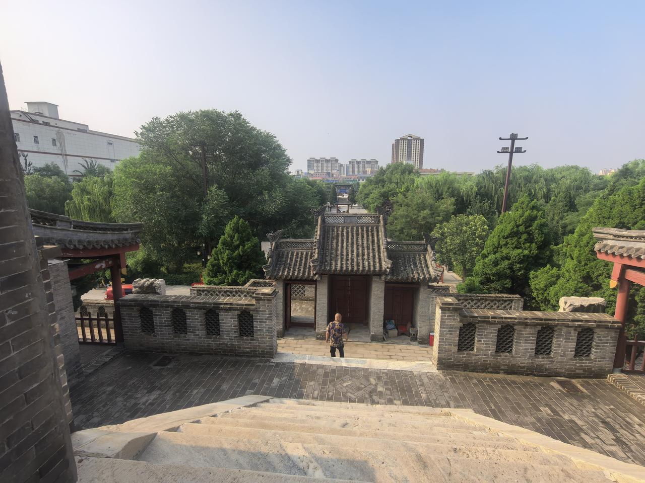 如果普通的生活太难，那你就别做普通人了
 
我们总被教导要安分度日、甘于平凡，一