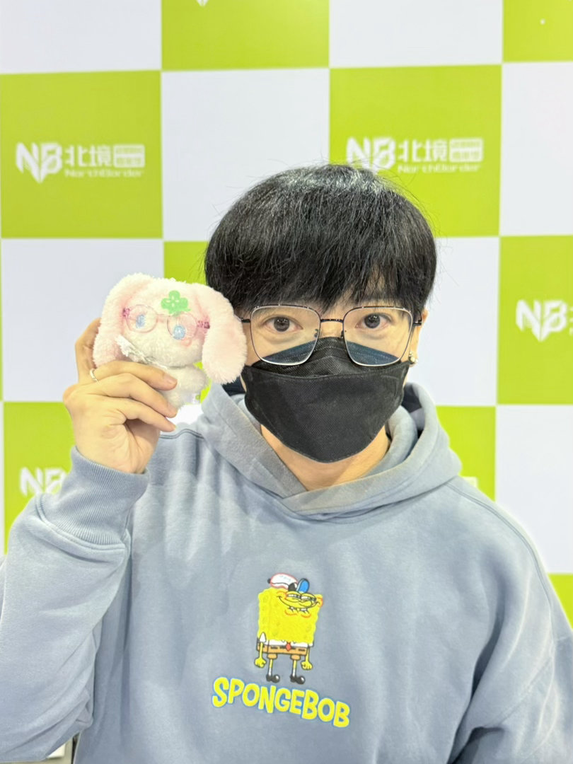 我会点韩语 我会对他说오빠 정신 차려요! 바지 진짜 너무 못생겨요. 