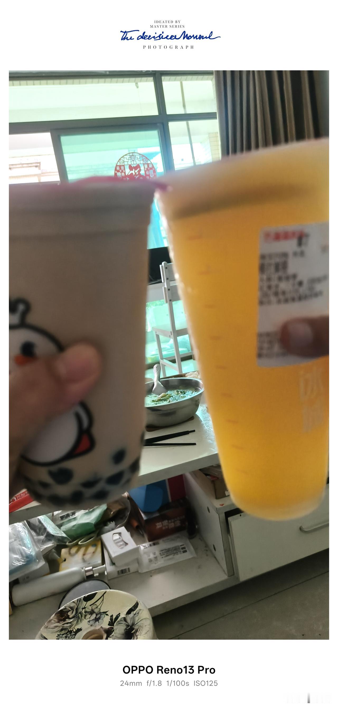 不用看落叶纷飞，不必等晚风转凉，桌上这两杯碰在一起的饮品，就实实在在告诉我：秋天