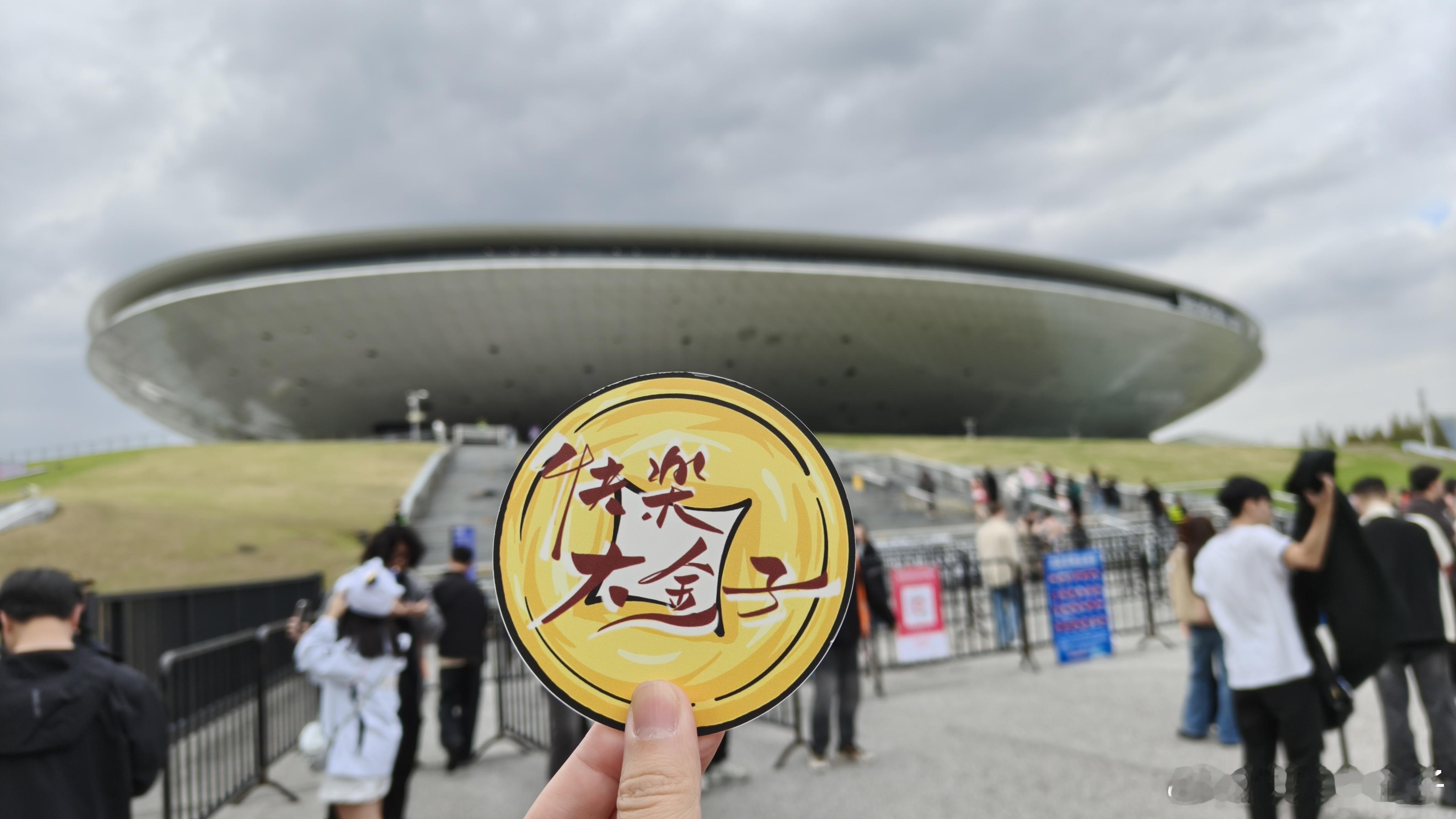 到了梅奔了，看天气今天还有雨，没到的准备好雨伞吧。AL对战T1英雄联盟s15s1