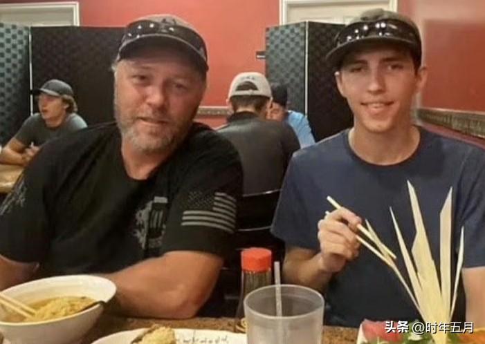 Tyler Robinson的奶奶接受媒体采访时很确定地表示：他来自一个MAGA