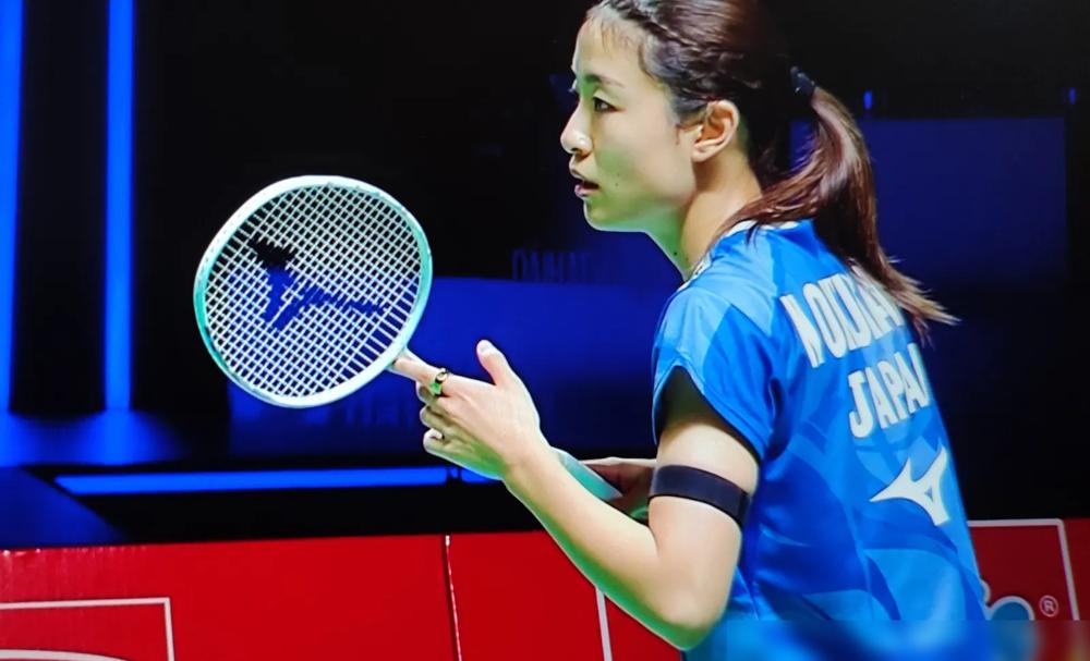 19岁天才少女杀疯了！她生生耗死奥运冠军，亲手终结一个旧时代。
 
第一局的奥原