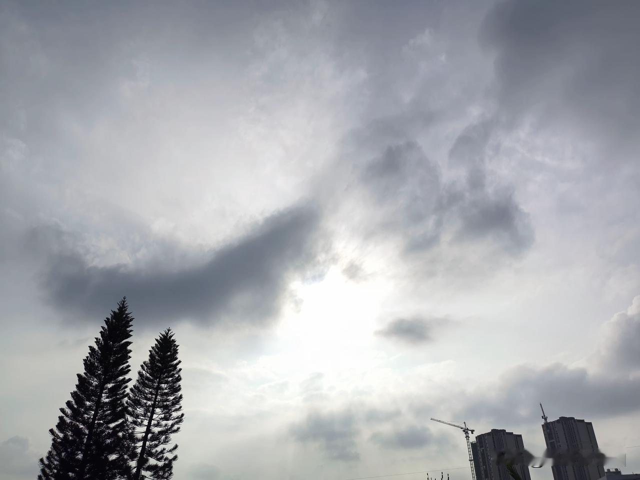 广东天气剧透来了——大部多云间晴，局部有雨！中秋广东大部可赏月！

今天（24日
