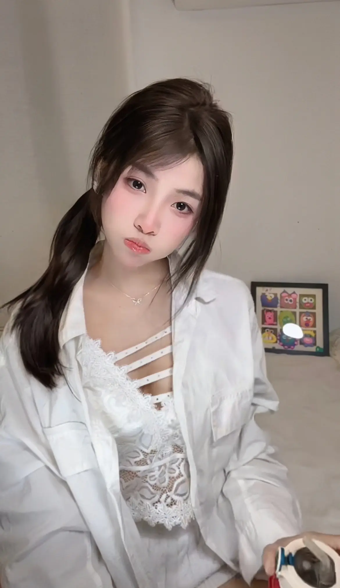 我就靠我自己 靠不住我就哭 哭完继续靠 靠不住硬靠  俗称：我靠 你妹的