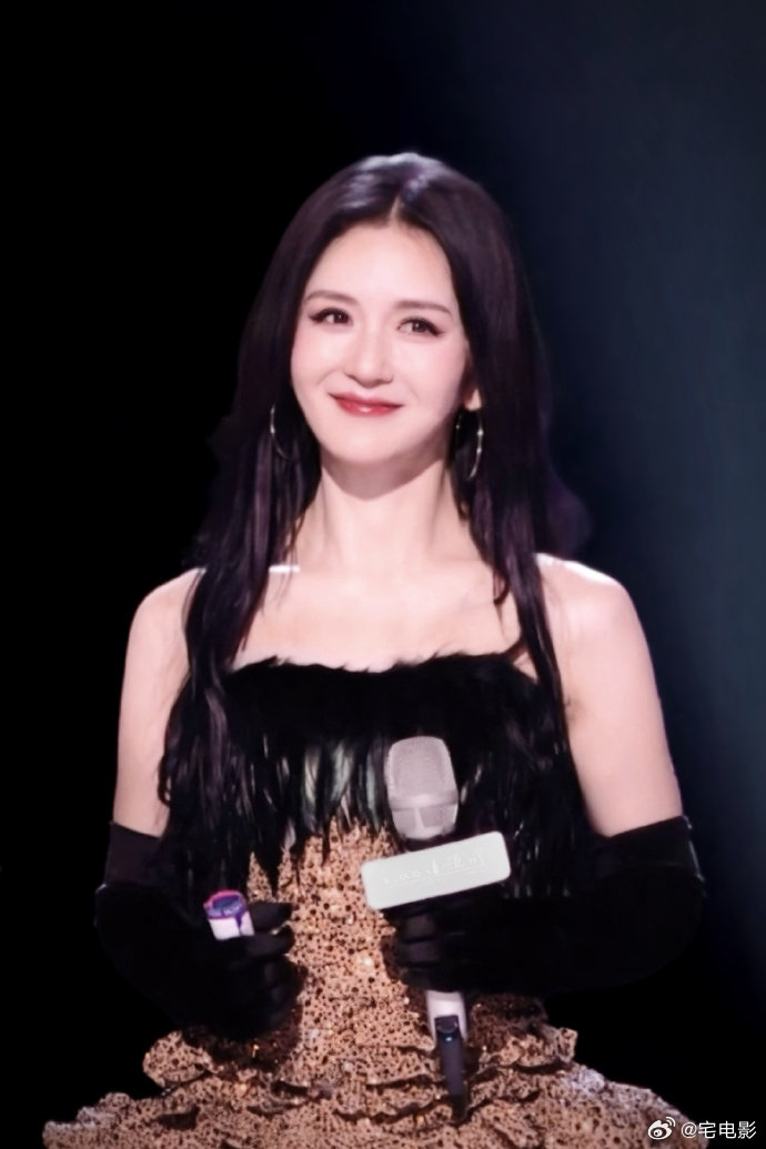谢娜今晚有好消息宣布 全网开启盲猜模式，到底是巡演加场还是新综艺？好奇心直接拉满