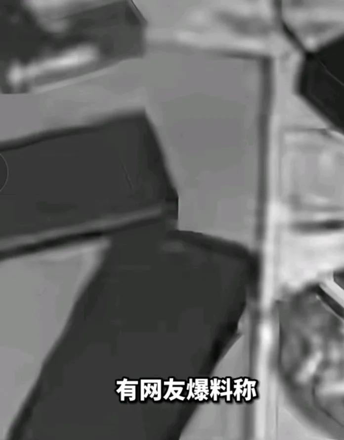 太恐怖，关闭网络，睡眠模式下的水果手机，
半夜竟然自己解锁，
给陌生人打电话，