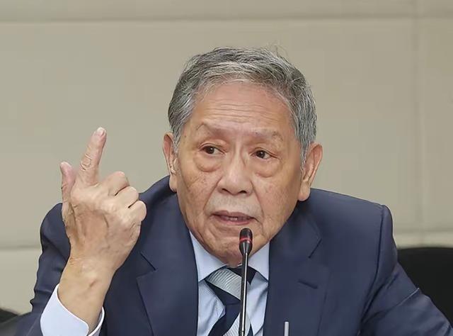 帅化民：不是我喜欢吹捧中国大陆的军武科技，反而我特别讨厌解放军的一个叫“远火”的