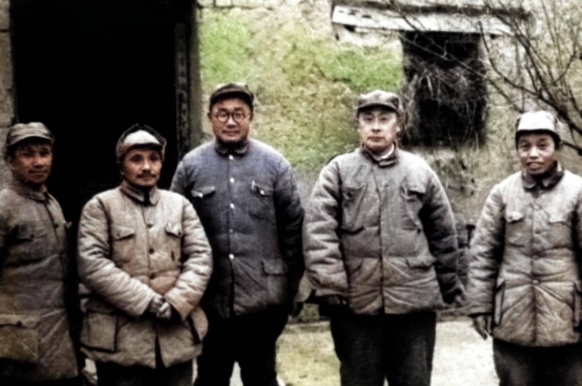 陈毅奉中央命令从中原局开展工作之后，面对南线战场的新格局，曾和身边的人半开玩笑地