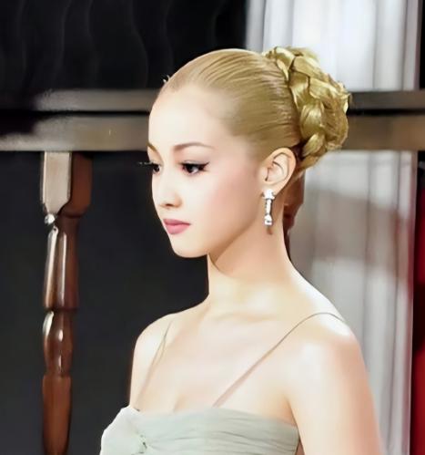 “亚洲第一美人” 泽尻英龙华的婚前协议太硬核：每月夫妻生活超 5 次，男方按 5