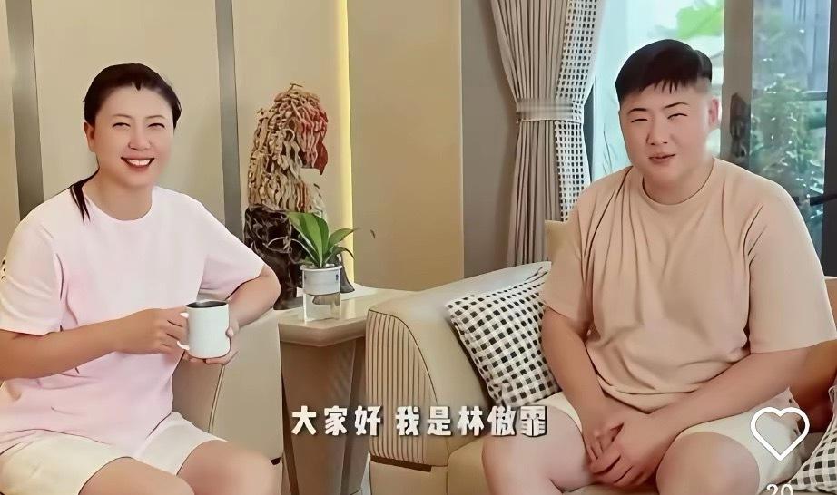 闫学晶的儿子竟然是中央戏剧学院表演系毕业的，这颜值长相，当年是怎么被录取的呢？实