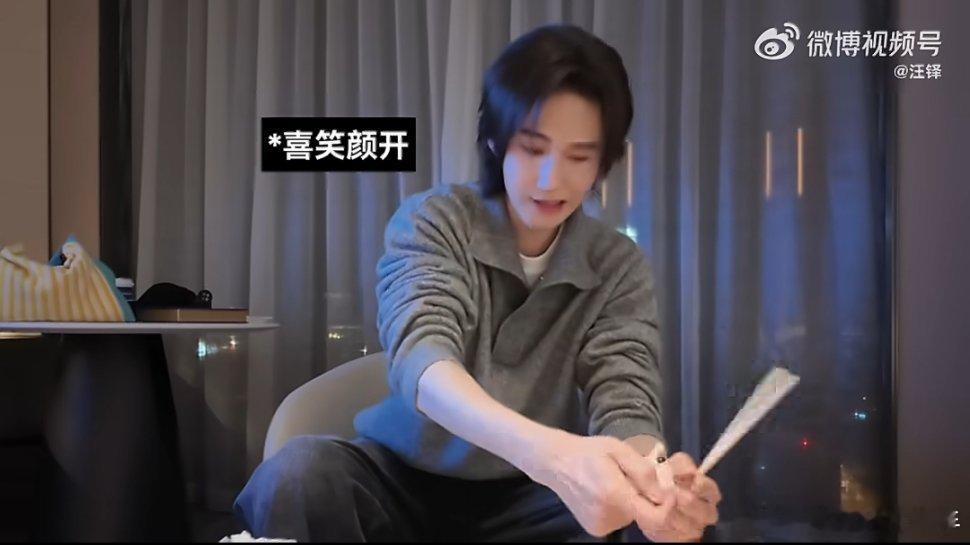 汪铎到胃了不是到位了汪铎vlog秒变吃播，各种小吃通通上阵，一整个到胃了，屏幕前