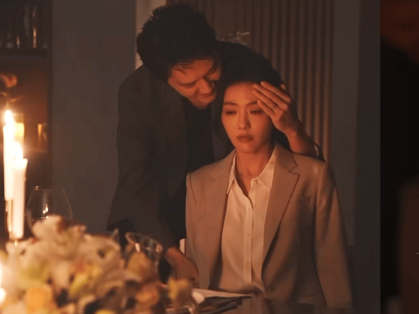 蔡文静 崩溃气到缺氧 从蔡文静的表演中，能清晰看到角色在逼穿旗袍、强喂药等遭遇下