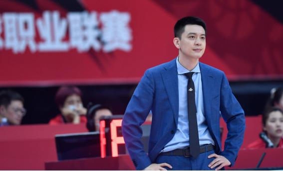 杨鸣屡战屡败！在输给浙江广厦、北控男篮后，杨鸣带领辽宁男篮90：93再输深圳男篮
