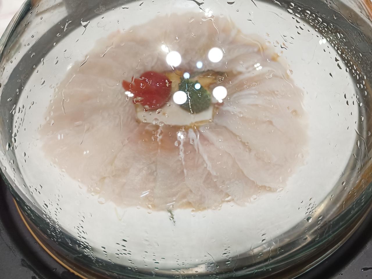 中秋月圆。
每逢今日，哥哥相伴老母亲过节。
作为女儿的我，也年过花甲。中午和老伴