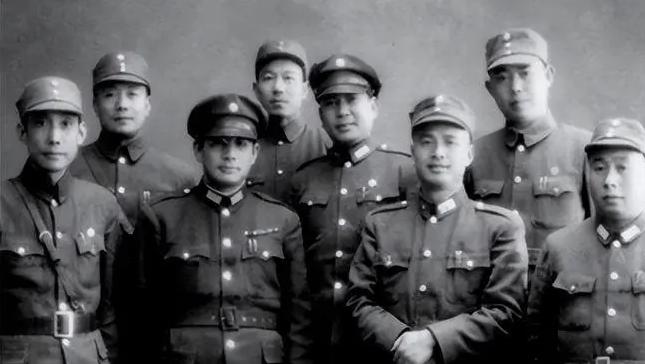 1949年8月，74军撤到台湾后，番号被撤销，军长劳冠英被撤职。劳冠英去找老长官