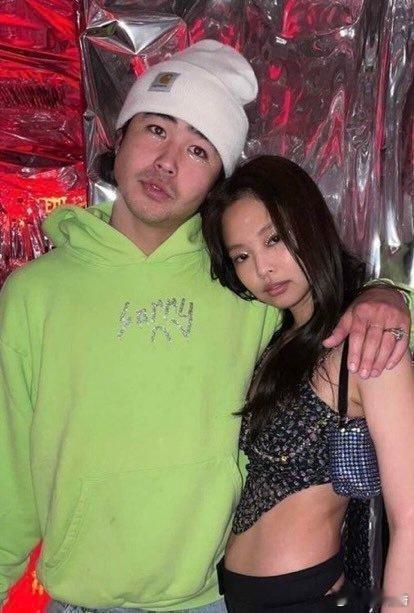 曝爆红cp男方和女友同居是这个jennie吗？之前24年他俩就被曝同居jenni