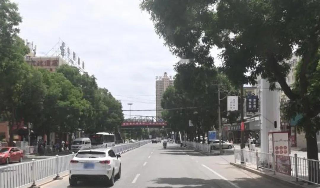 榆中县是甘肃省省会兰州市管辖下的一座县城，位于甘肃省的中部。榆中县是甘肃省高等教
