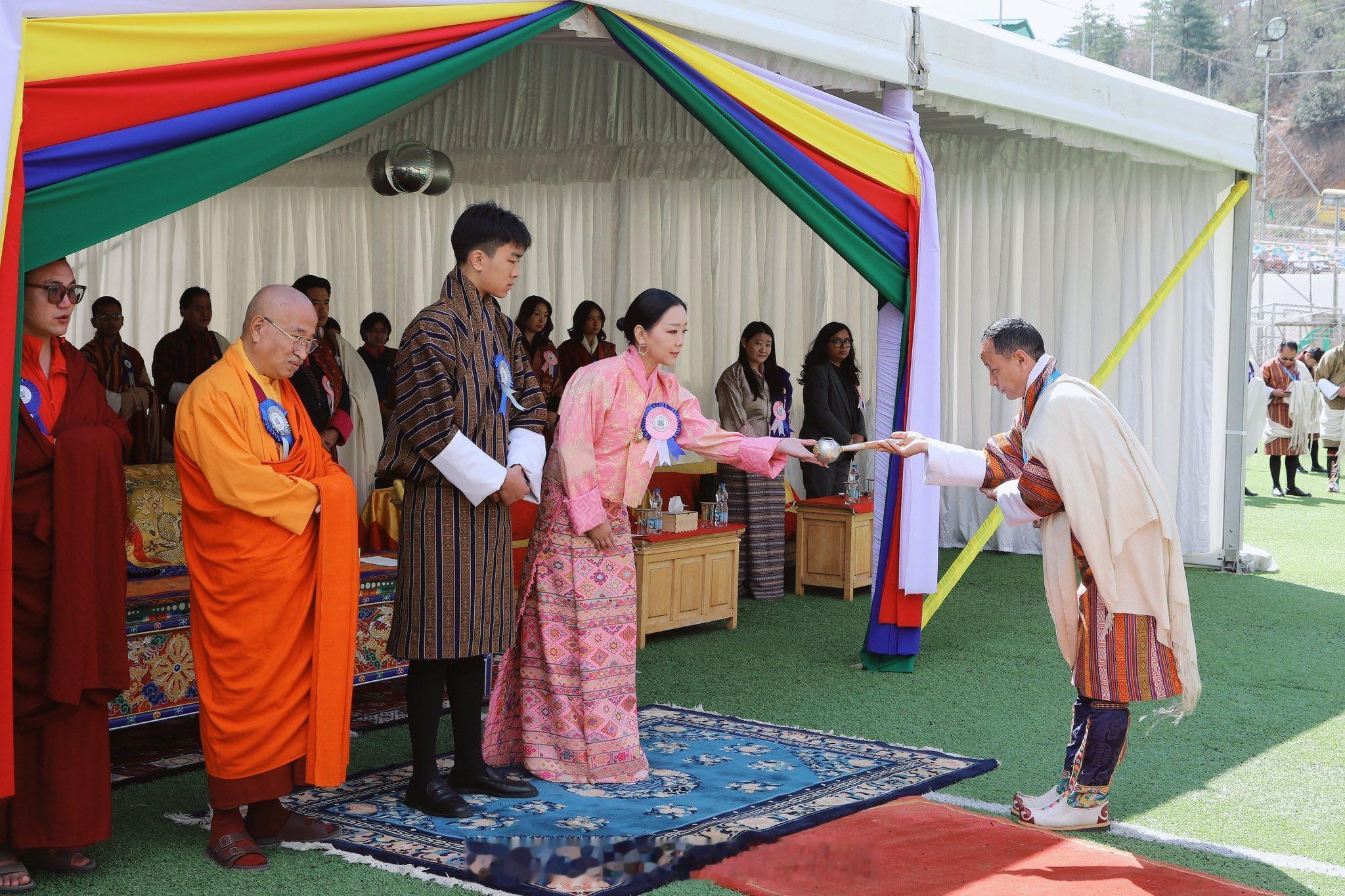 王室王室不丹王室 2026年4月8日，县城二公主和大儿子参加一所学校25周年校庆