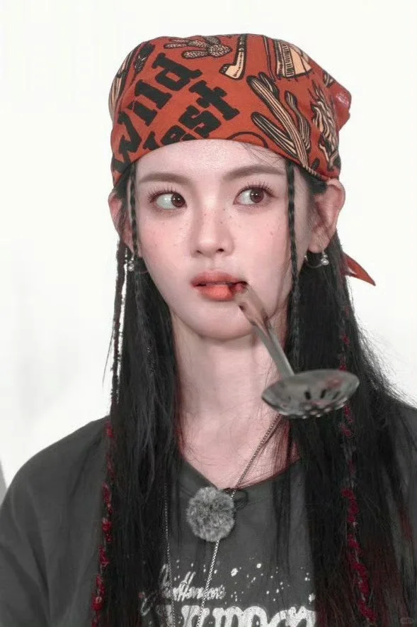 杨超越精致的代名词，越看越像ai生成的美女