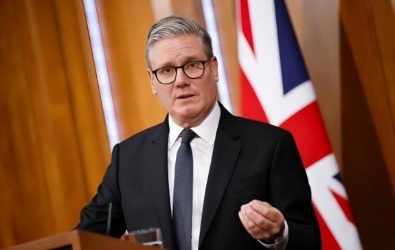 抢完中资钢铁厂，英国发现没人接盘了！

2019年的英国，正经历一场难堪。英国第