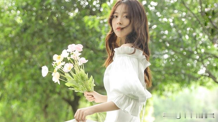 真正干净高贵的女人，都有这几个特点：
1、不随便坐男人的车，拒绝陌生异性的搭讪，