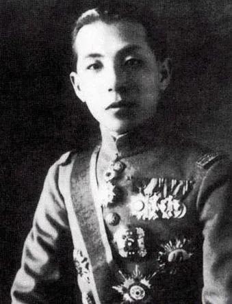 杨宇霆为父亲举办了70大寿之时，张学良为了顾全大局，带着30根金条、2万银元前去