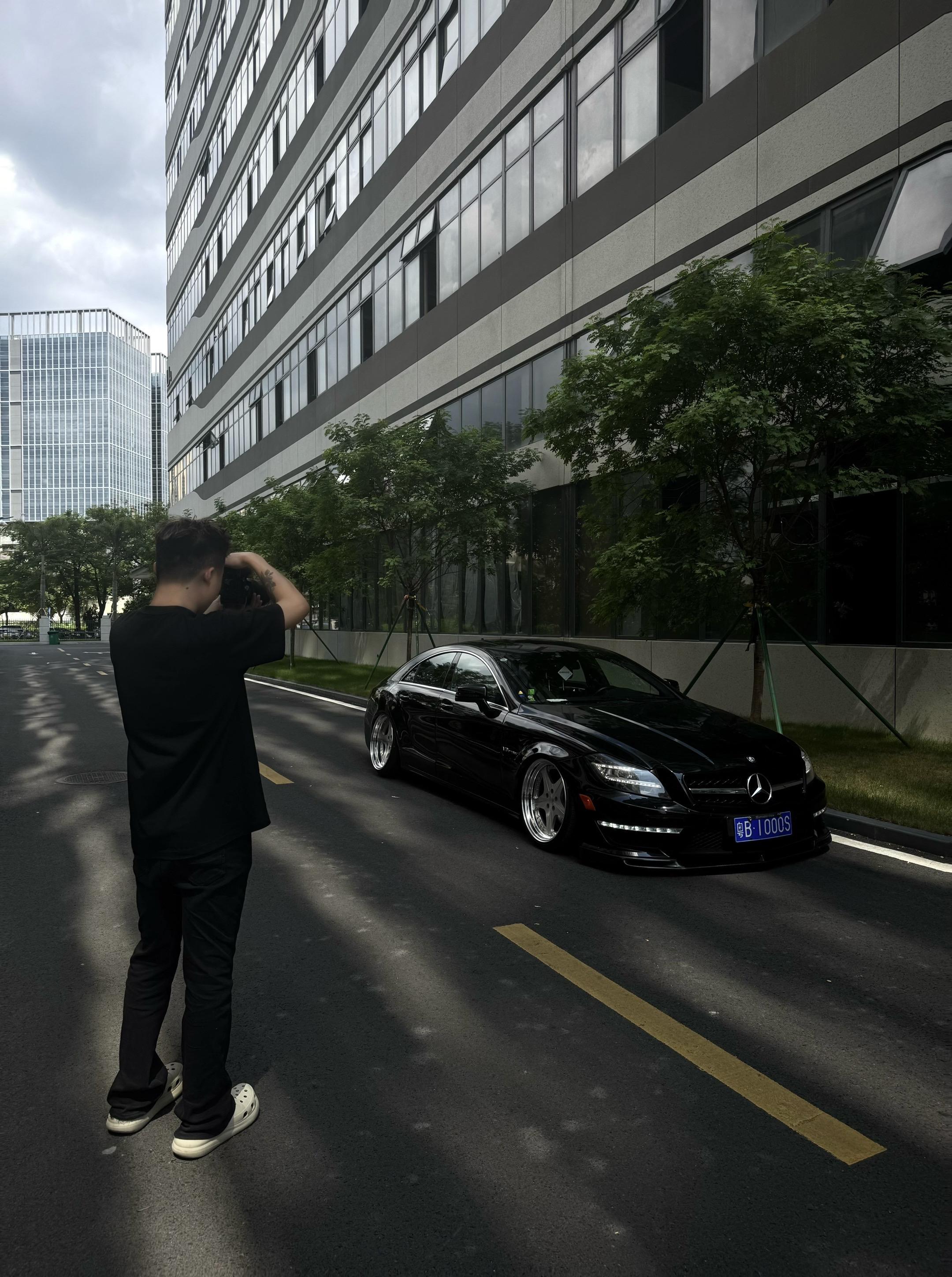 先努力优秀 再大方拥有