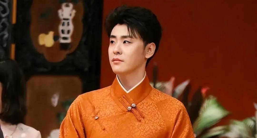 关于相声演员张云雷连发四条评论怒斥私生饭：只爱粉丝，不爱私生！每天24小时被监视