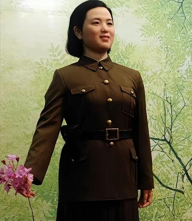 1949年9月22日，金日成发妻金正淑病危，金日成开完会马不停蹄赶到医院，就在他