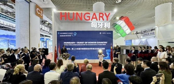 4月12日，匈牙利国会选举落下帷幕，执政16年的欧尔班惨败，新兴中右翼政党蒂萨党