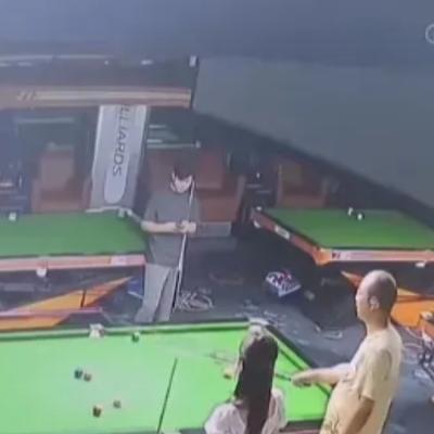 “白嫖上瘾？”重庆一男子半夜去台球厅，点了位美女助教陪玩，结果越打越兴奋，直接干