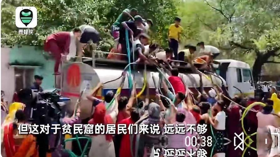 天天在网上看人讨论，总觉得现代海战特别简单。好像只要一枚导弹呼啸着飞出去，轰隆一