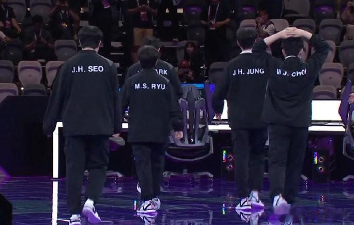 恭喜韩国LOL代表队，勇夺金牌。
Zeus、Kanavi、Faker、Chovy