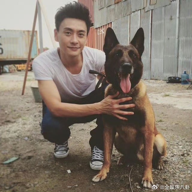 理想男友模板黄宗泽！被问标准害羞笑言“找我这样的”，45岁逆生长状态，成熟魅力拉