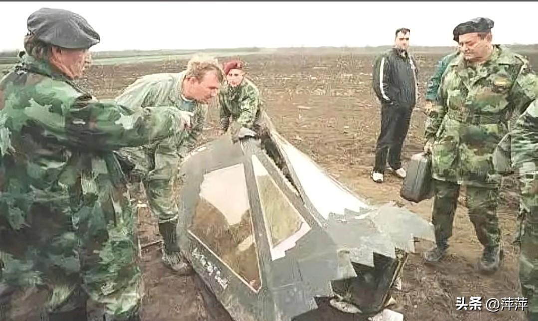 1999年3月27日，美军F-117“夜鹰”隐形战机被南联盟防空部队击落后，现场