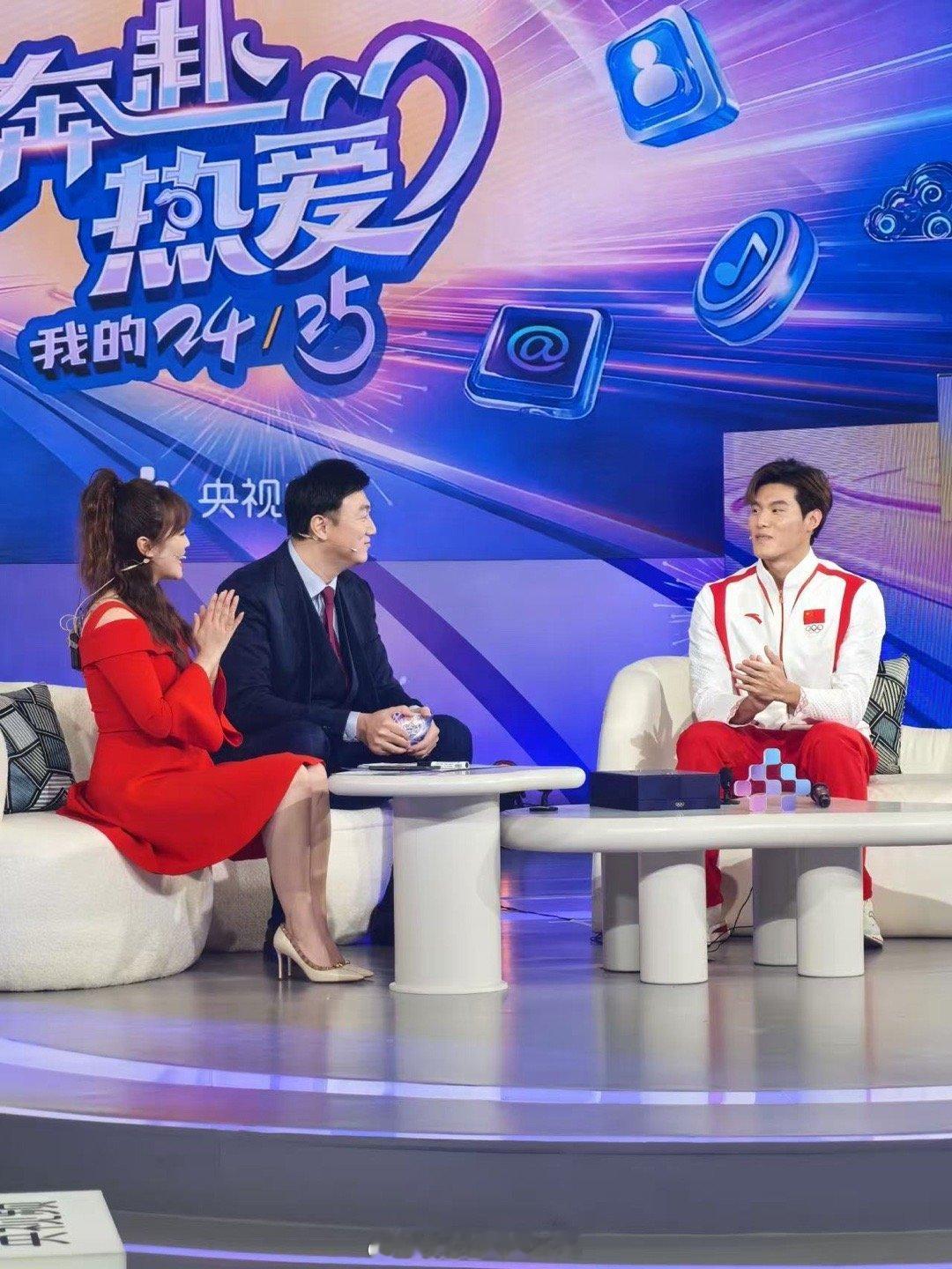 我身边都是乒乓球人 我的👭 高菡[超话]  旁边是游泳人 王长浩[超话]  ～