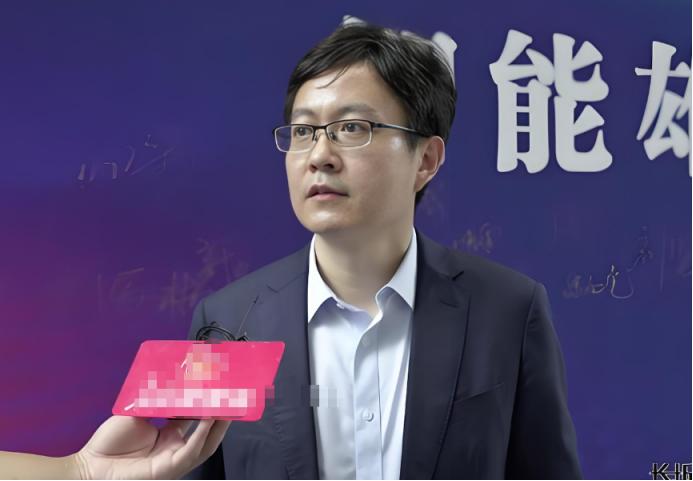 某运营商省公司总经理调走  去集团重要部门当总经理  位子不错！
根据中国电信集