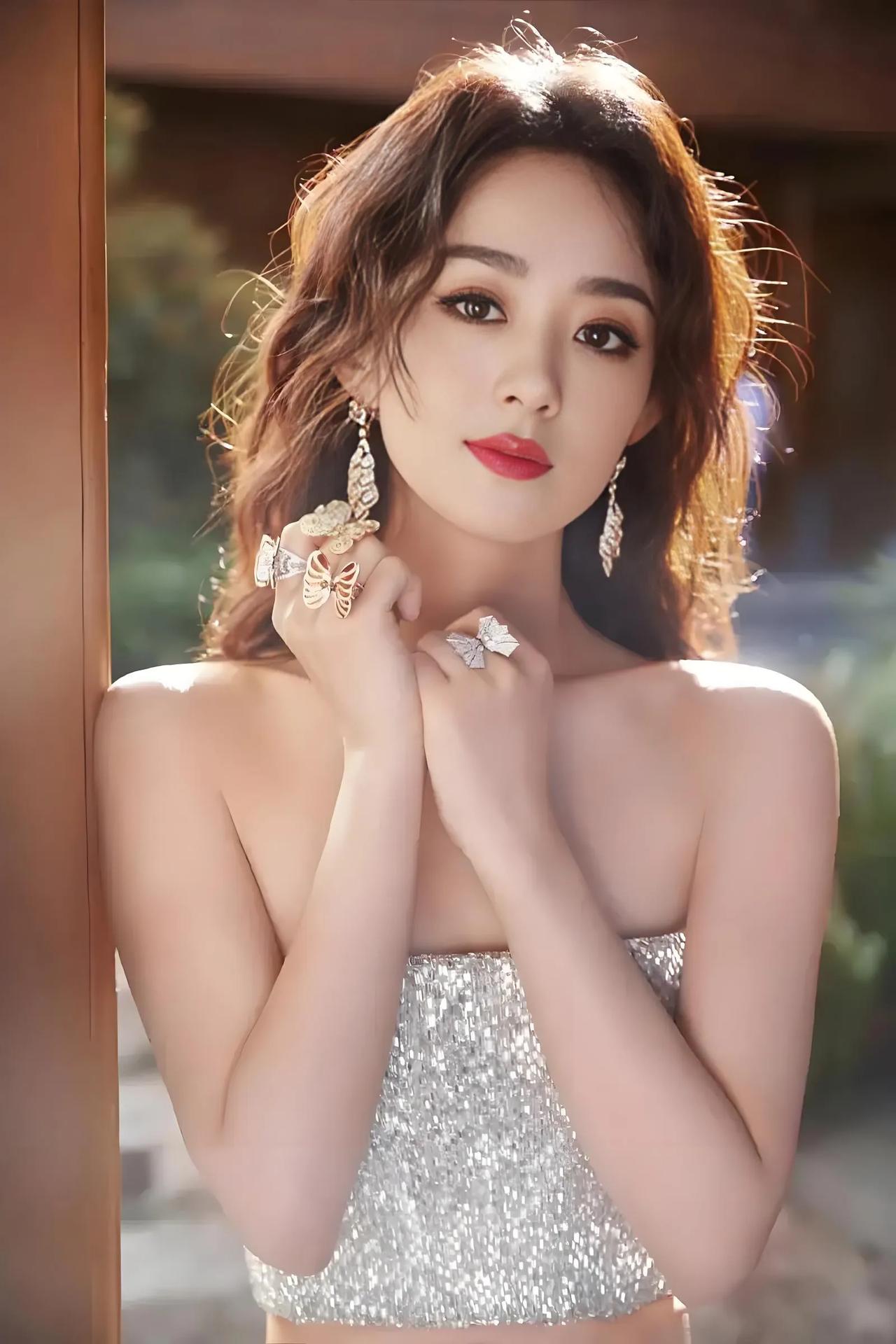 赵丽颖这个女人真狠，
当年和冯绍峰离婚，果断的放弃抚养权。
不拖泥带水，说法是冯