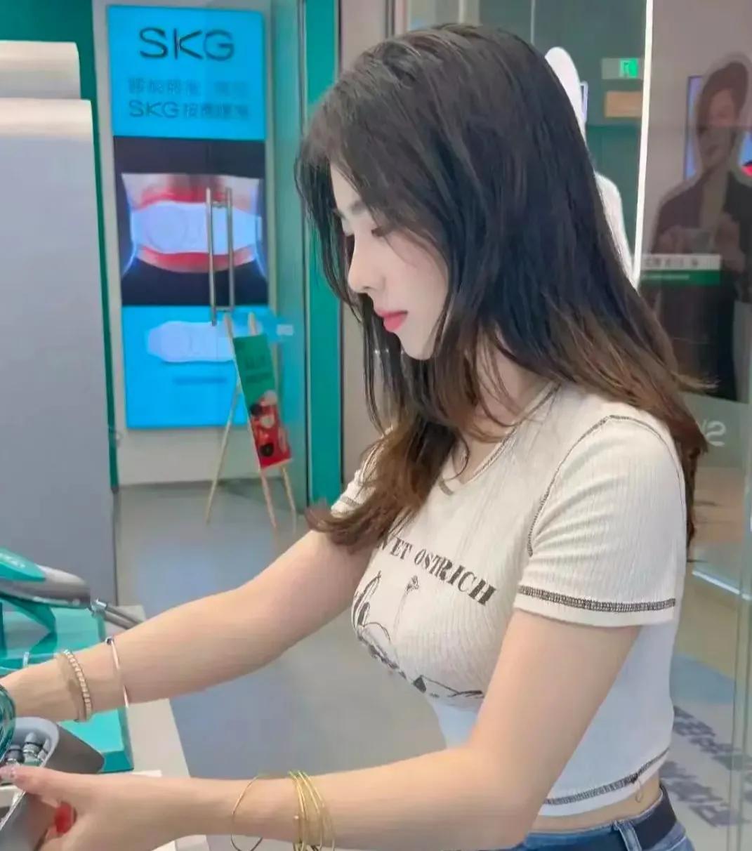 我，一个31岁的独立女性，心中始终怀揣着一个简单的梦想——找一个老实人，共度平凡