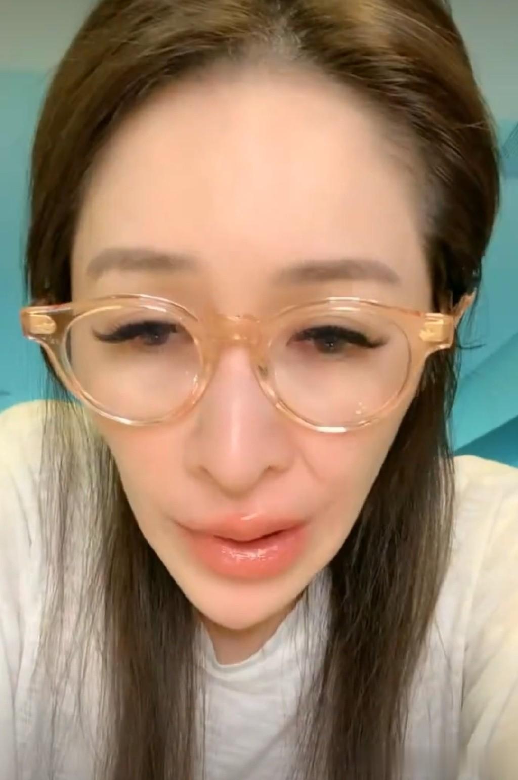 萧亚轩真没必要开滤镜。

萧亚轩在直播中表示自己恢复了单身状态，还给网友们放了自