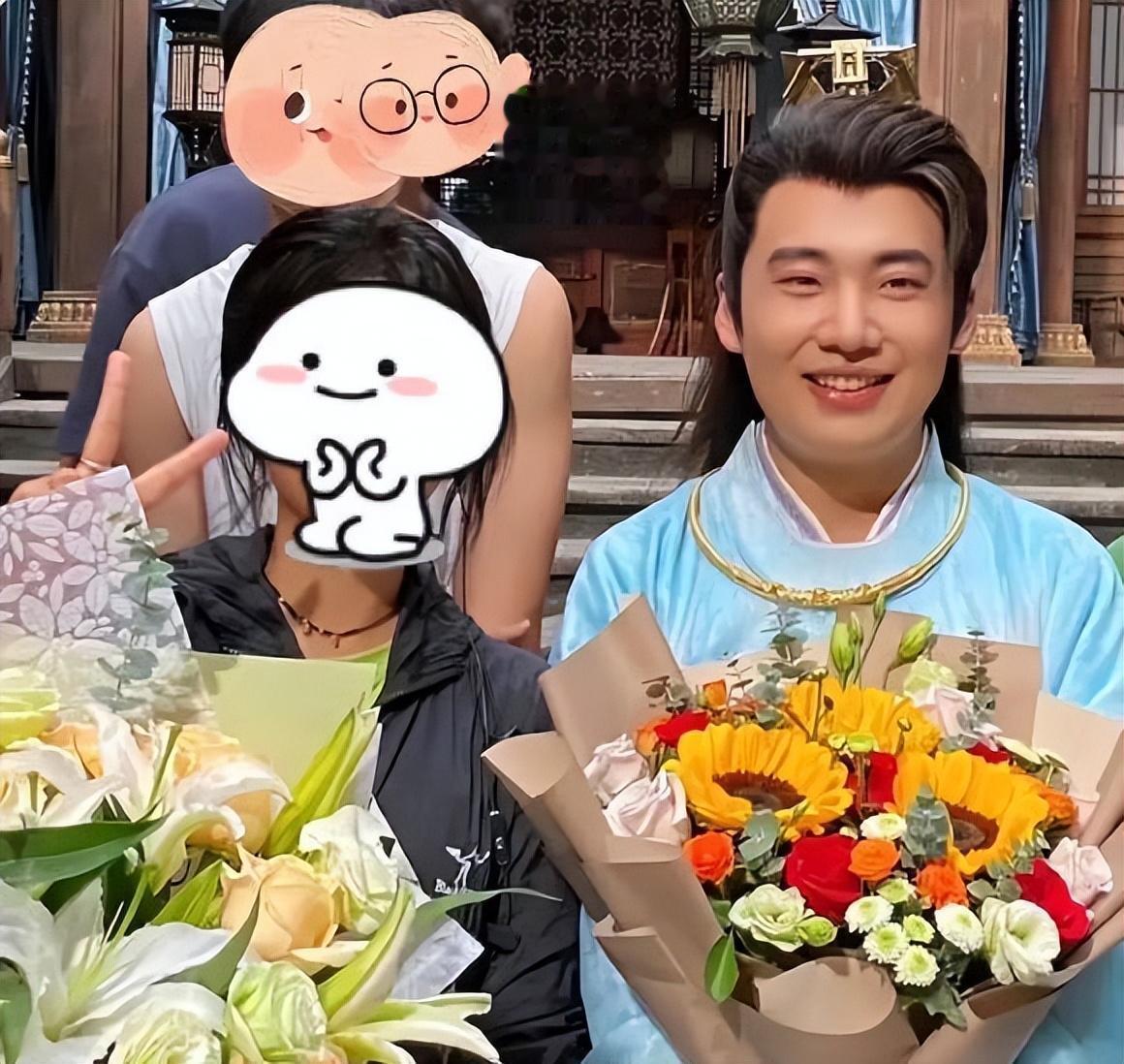郭麒麟《庆余年2》合照曝光 脸蛋圆润被网友辣评“吃挺好”
搜狐娱乐讯 10月18