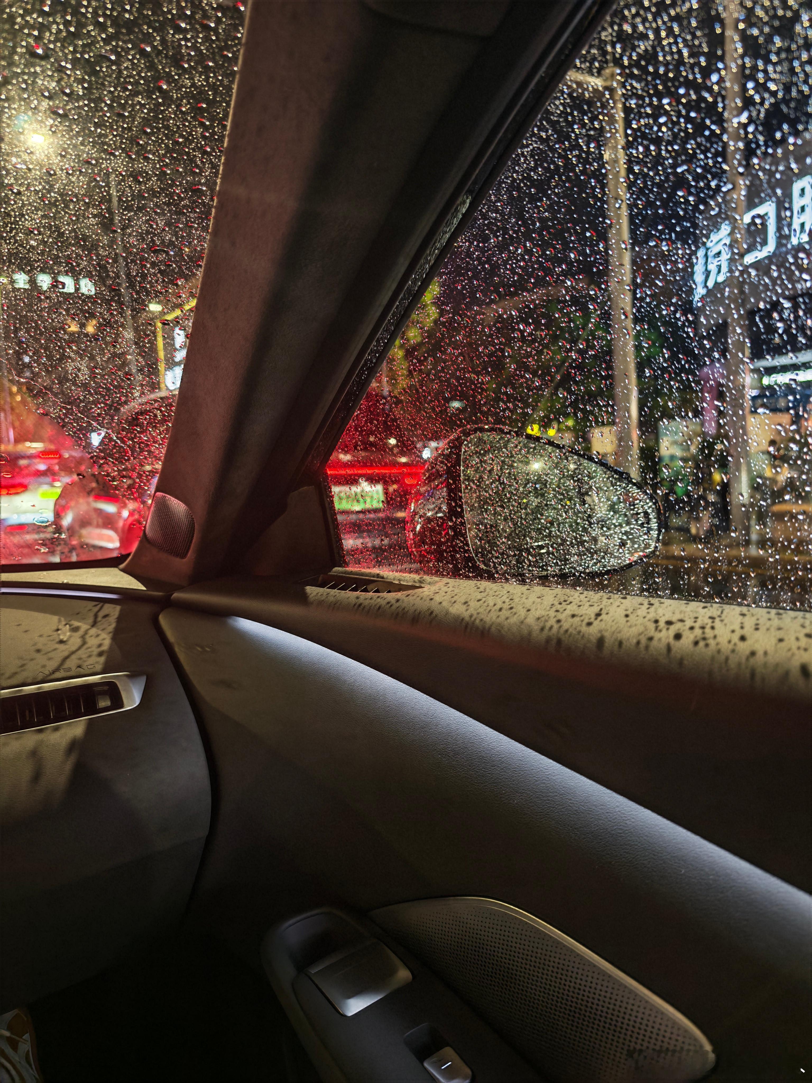 深圳暴雨感觉这一周都在下雨，深圳暴雨还算好的，起码路面排水系统到位，潮汕很多县都