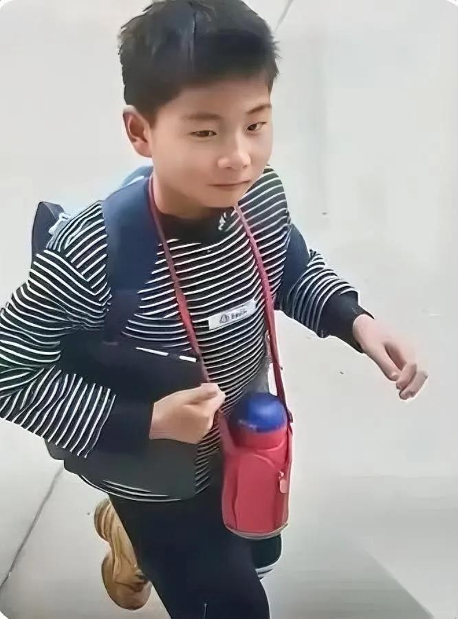 漯河空冢郭村的

各位注意了！

10岁的贾元德已经失踪超30小时了！

这娃当