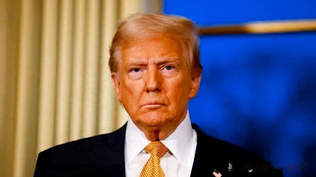 百亿军售刚敲锤
13万吨订单秒黄！
特朗普踩红线，中方反制直戳美国软肋！
 
别