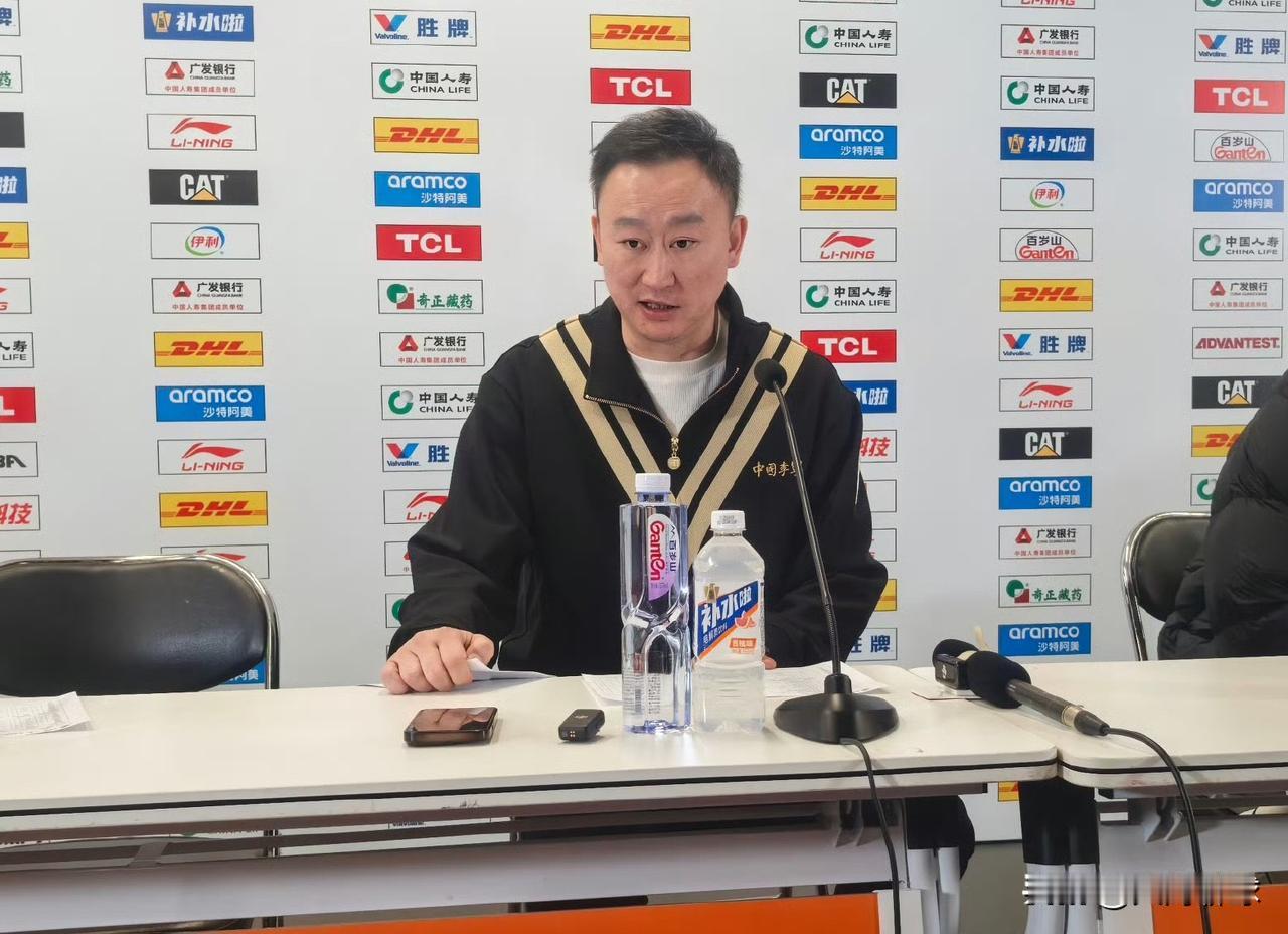 止住五连败，青岛险胜北京首钢！今晚青岛男篮客场挑战北京首钢，赛前刘维伟指导和北京